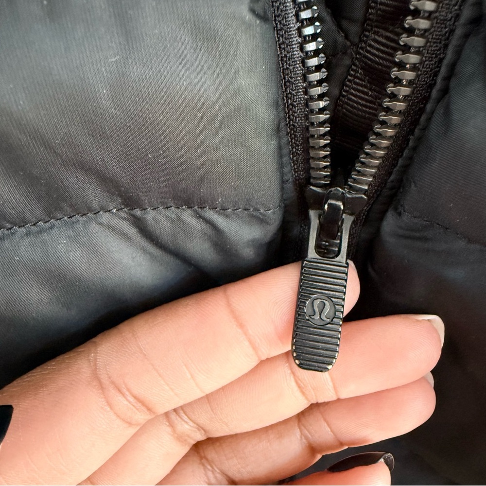 lululemon Athletica Black pack it down jacket. Size 8 - Picture 3 of 7